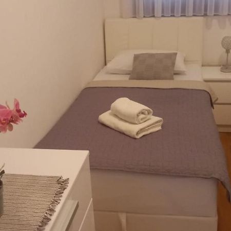 Marys Home Apartment Medugorje ภายนอก รูปภาพ