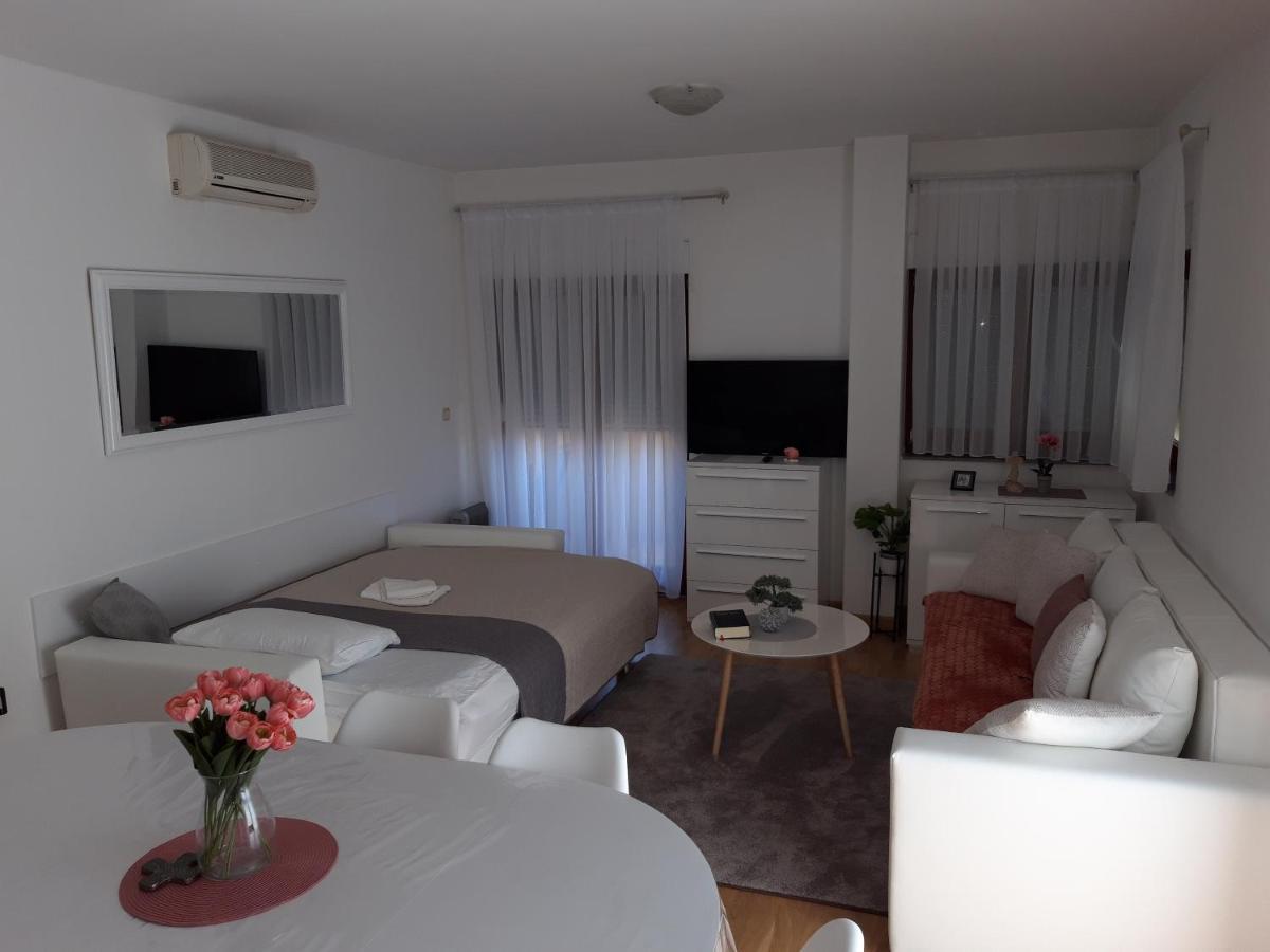 Marys Home Apartment Medugorje ภายนอก รูปภาพ