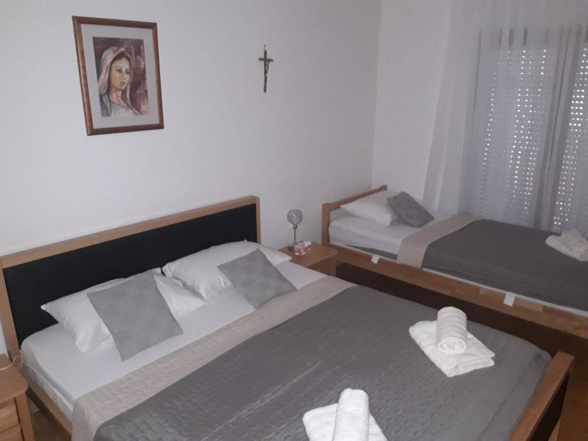 Marys Home Apartment Medugorje ภายนอก รูปภาพ