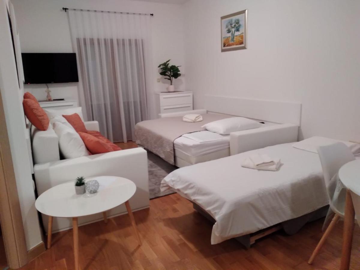 Marys Home Apartment Medugorje ภายนอก รูปภาพ