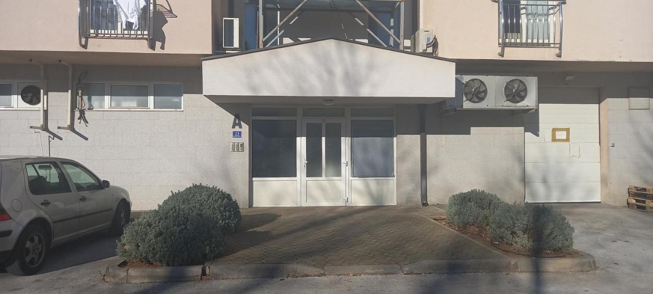 Marys Home Apartment Medugorje ภายนอก รูปภาพ