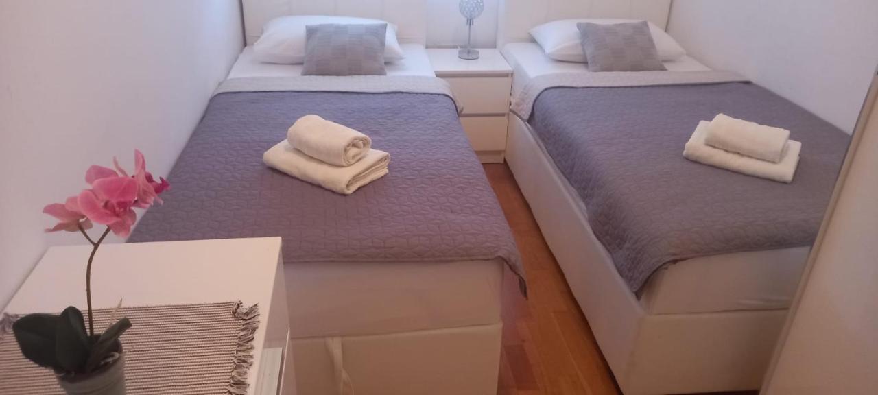 Marys Home Apartment Medugorje ภายนอก รูปภาพ